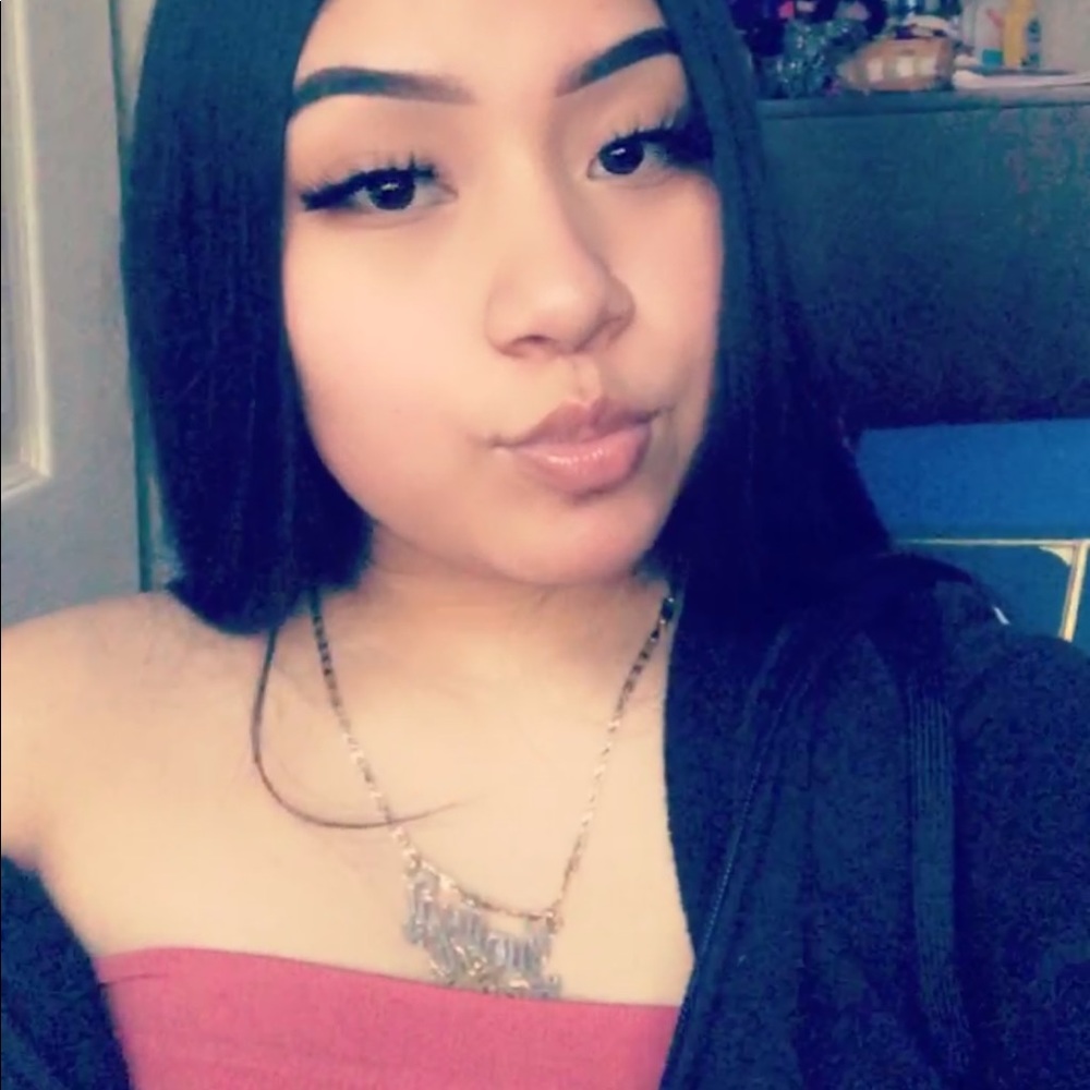 Meet your Posher, Yanitza